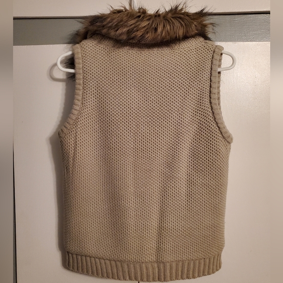 Maurices Sweater Vest With Faux Fur Collar - Picture 5 of 9